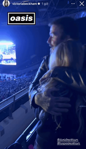 David Beckham ôm con gái Harper thắm thiết khi đi xem concert, nhan sắc đời thường của tiểu thư tài phiệt gây sốt- Ảnh 1. David Beckham ôm con gái Harper thắm thiết khi đi xem concert, nhan sắc đời thường của tiểu thư tài phiệt gây sốt- Ảnh 1.