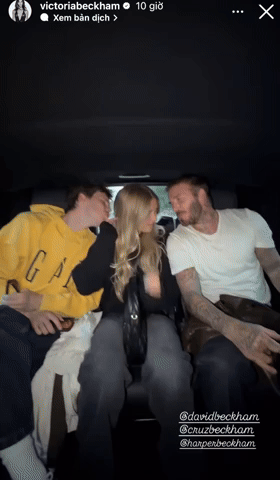David Beckham ôm con gái Harper thắm thiết khi đi xem concert, nhan sắc đời thường của tiểu thư tài phiệt gây sốt- Ảnh 2. David Beckham ôm con gái Harper thắm thiết khi đi xem concert, nhan sắc đời thường của tiểu thư tài phiệt gây sốt- Ảnh 2.