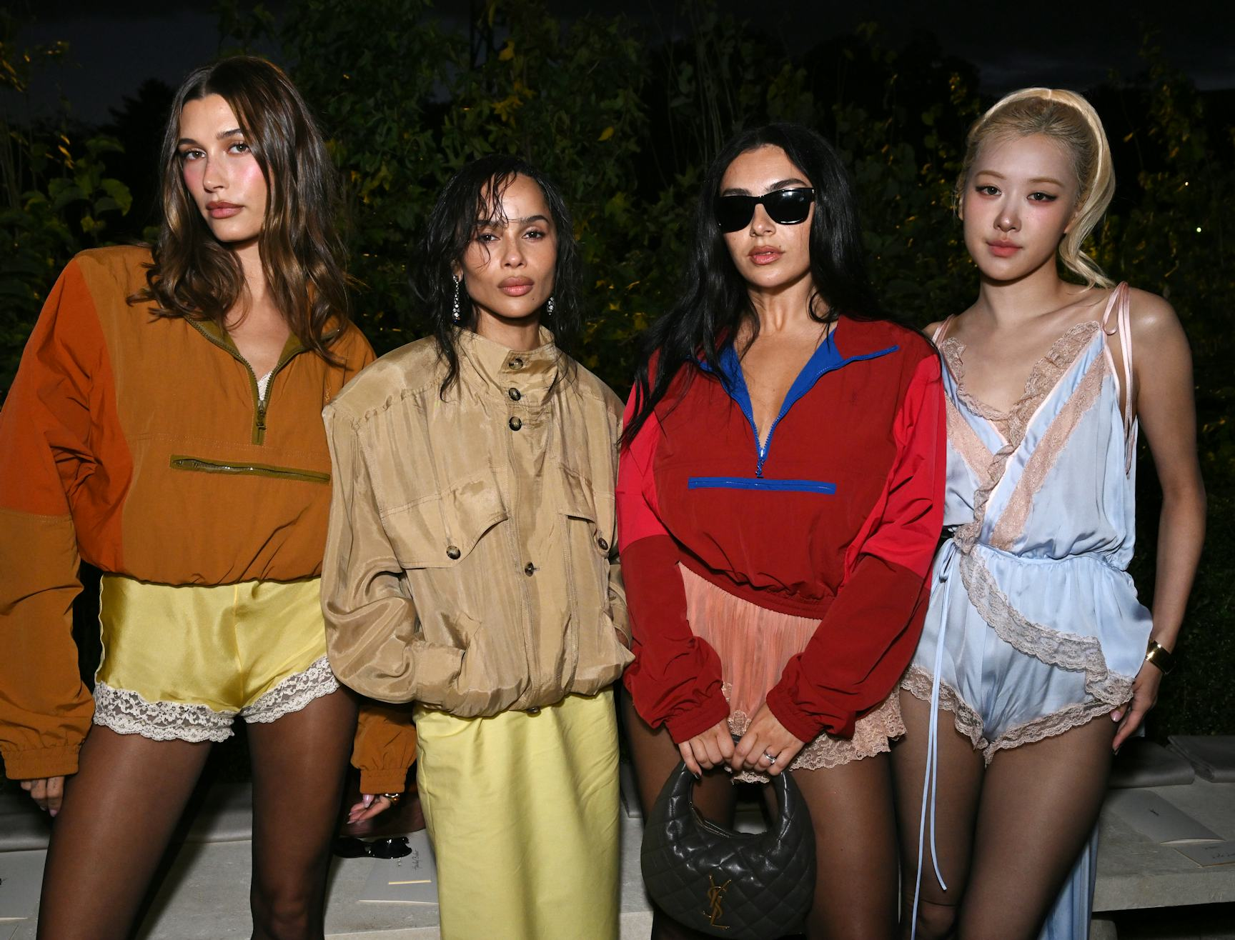 Rosé mặc váy ngủ đến show Saint Laurent hội ngộ bà xã Justin Bieber: Gặp sự cố bất ngờ vẫn sexy dữ dội- Ảnh 16. Rosé mặc váy ngủ đến show Saint Laurent hội ngộ bà xã Justin Bieber: Gặp sự cố bất ngờ vẫn sexy dữ dội- Ảnh 16.