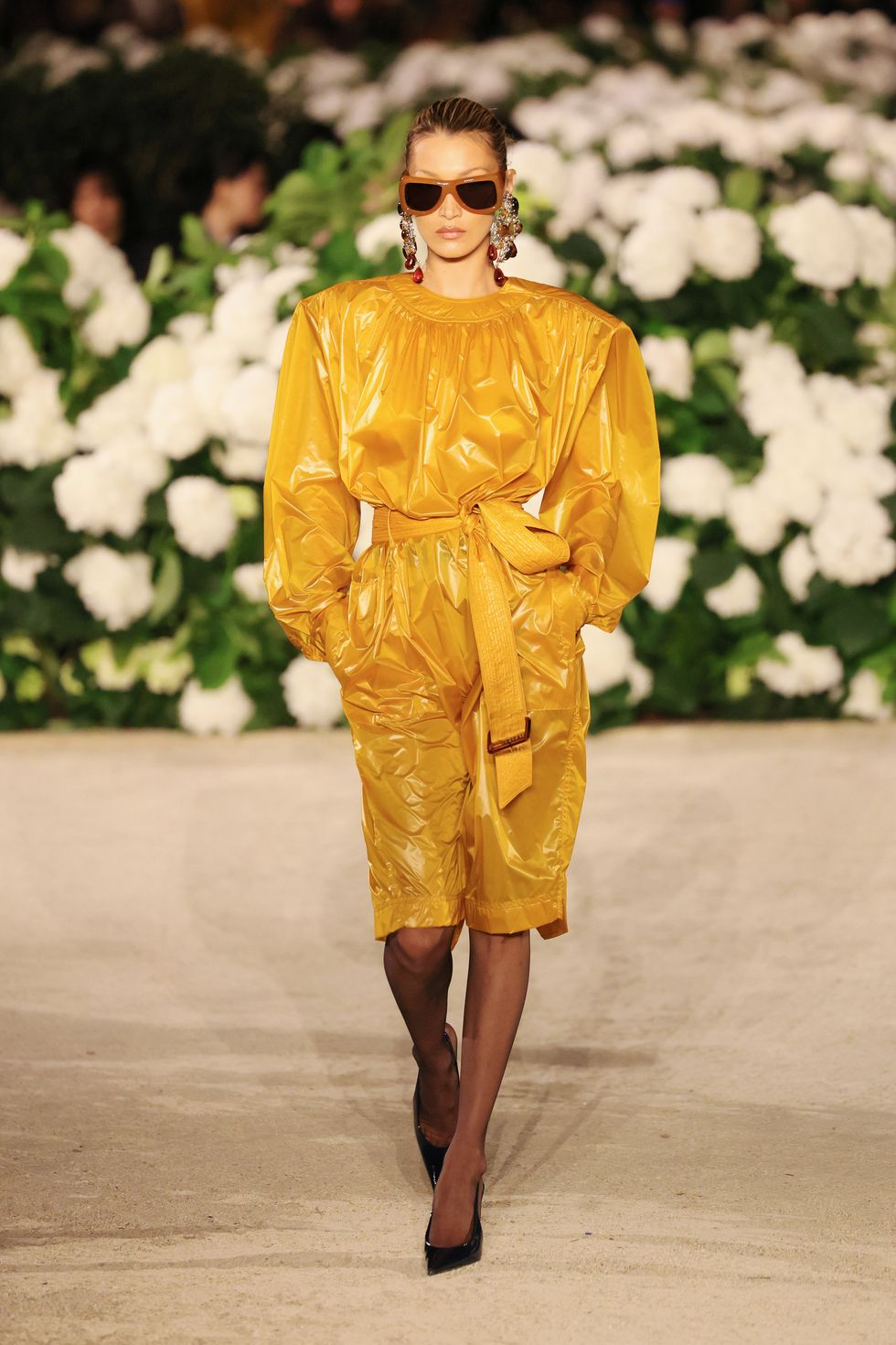 Rosé mặc váy ngủ đến show Saint Laurent hội ngộ bà xã Justin Bieber: Gặp sự cố bất ngờ vẫn sexy dữ dội- Ảnh 15. Rosé mặc váy ngủ đến show Saint Laurent hội ngộ bà xã Justin Bieber: Gặp sự cố bất ngờ vẫn sexy dữ dội- Ảnh 15.