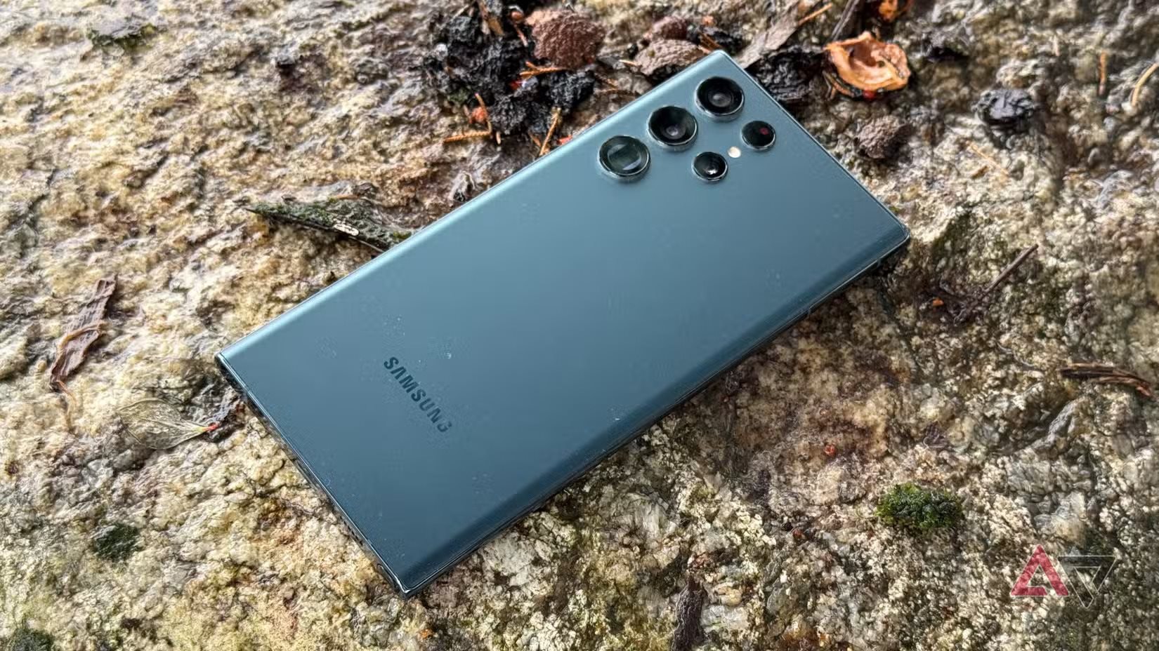 Cây bút công nghệ: "4 năm điện thoại vẫn cứ giống hệt nhau, Samsung nên xóa sổ Galaxy Ultra đi là vừa"- Ảnh 2.