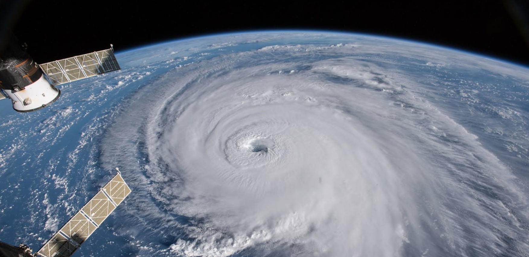 Lốc xoáy có thể san phẳng một vùng rộng lớn, làm biến dạng địa hình quét qua: Con người cần làm gì để sống sót!- Ảnh 1. Lốc xoáy có thể san phẳng một vùng rộng lớn, làm biến dạng địa hình quét qua: Con người cần làm gì để sống sót!- Ảnh 1.