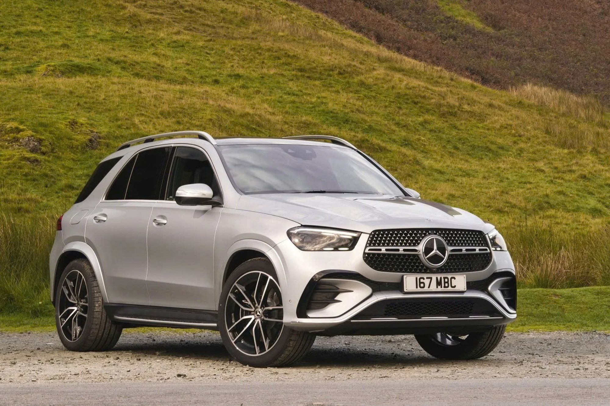 Mercedes-Benz GLE 2025 nhận cọc tại đại lý: Giá dự kiến hơn 4 tỷ đồng, thêm PHEV chạy 100km không cần xăng, giao tháng 11 cạnh tranh X5- Ảnh 2. Mercedes-Benz GLE 2025 nhận cọc tại đại lý: Giá dự kiến hơn 4 tỷ đồng, thêm PHEV chạy 100km không cần xăng, giao tháng 11 cạnh tranh X5- Ảnh 2.