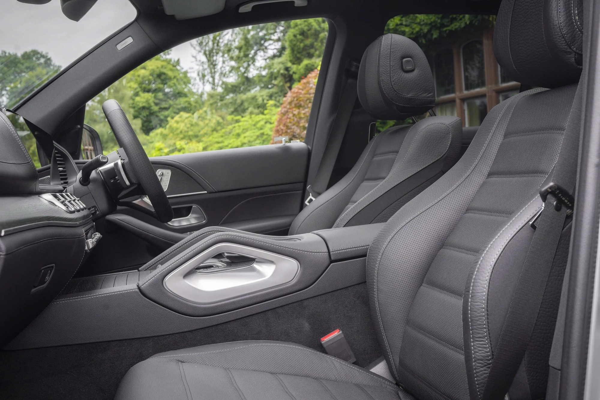 Mercedes-Benz GLE 2025 nhận cọc tại đại lý: Giá dự kiến hơn 4 tỷ đồng, thêm PHEV chạy 100km không cần xăng, giao tháng 11 cạnh tranh X5- Ảnh 10. Mercedes-Benz GLE 2025 nhận cọc tại đại lý: Giá dự kiến hơn 4 tỷ đồng, thêm PHEV chạy 100km không cần xăng, giao tháng 11 cạnh tranh X5- Ảnh 10.