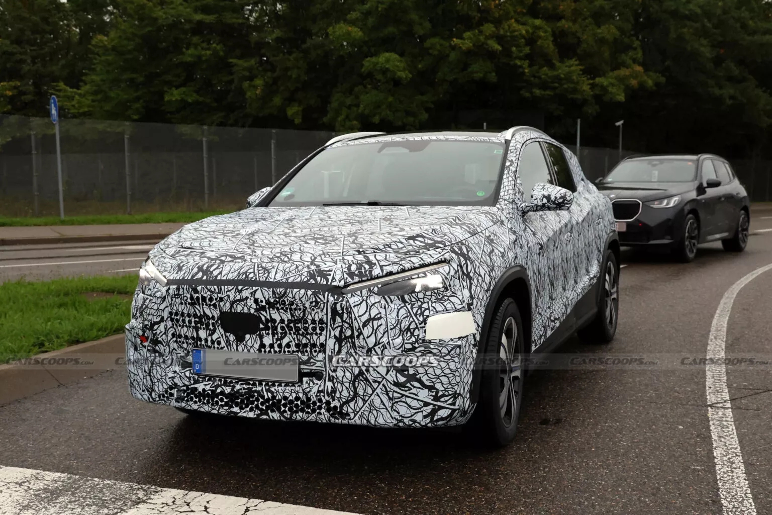 Mercedes-Benz GLA đời mới lộ diện trên đường: Thiết kế có điểm giống GLC, dùng cả hybrid, điện, dễ ra mắt năm sau- Ảnh 6.