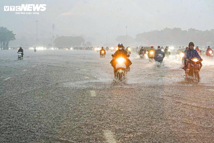 Hà Nội bao giờ hết mưa?- Ảnh 1.