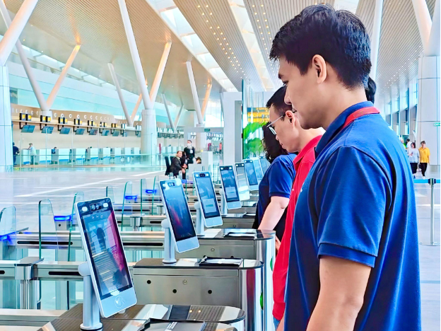 Người d&acirc;n dễ d&agrave;ng l&agrave;m thủ tục bay qua VNeID từ 28/4- Ảnh 5.