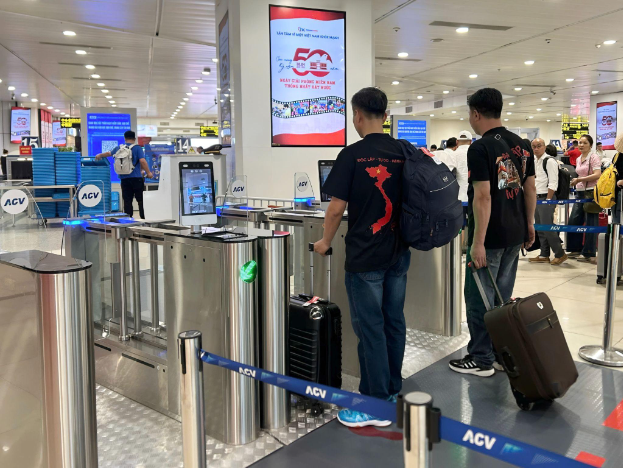 Người d&acirc;n dễ d&agrave;ng l&agrave;m thủ tục bay qua VNeID từ 28/4- Ảnh 7.