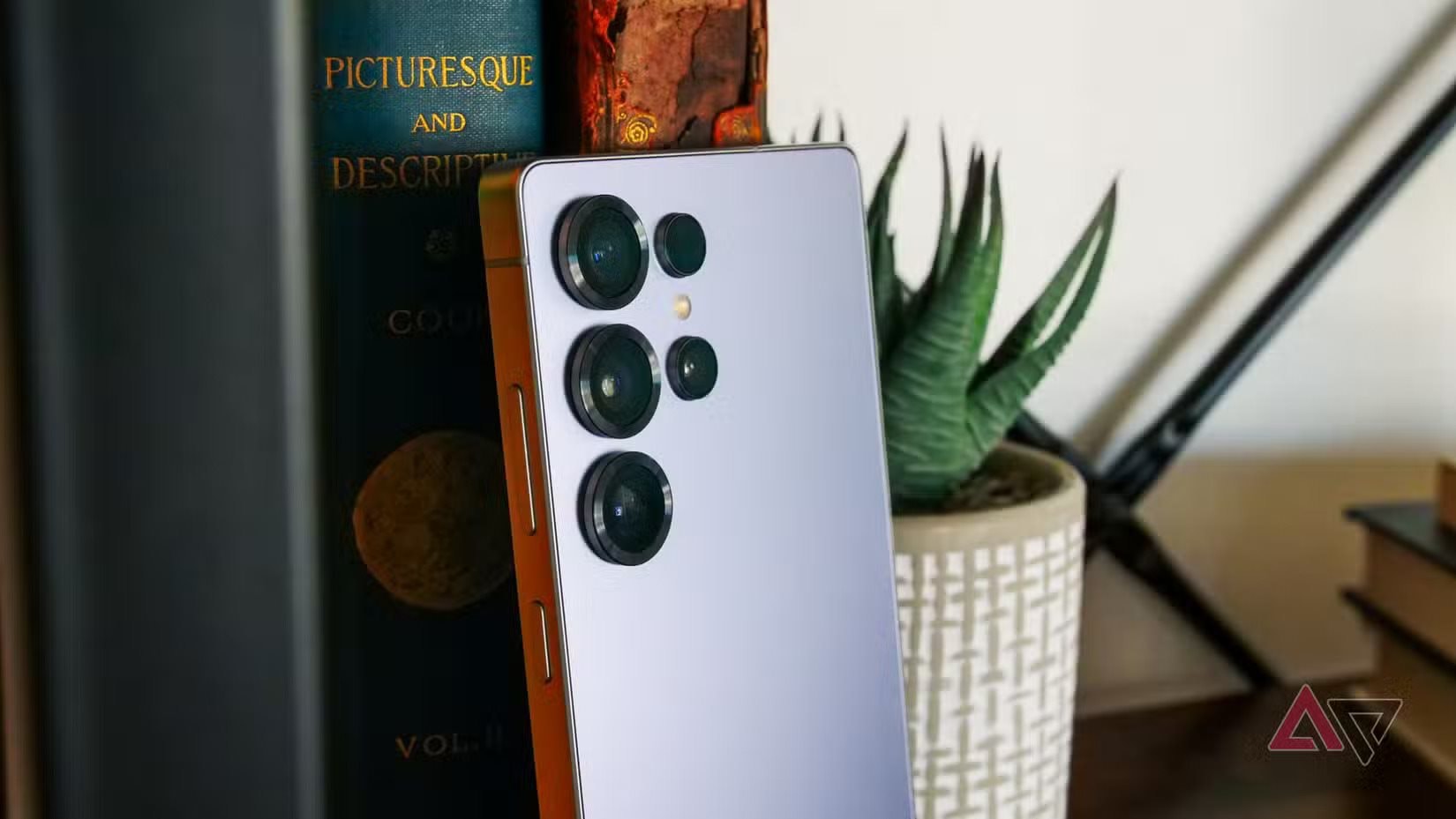 Cây bút công nghệ: "4 năm điện thoại vẫn cứ giống hệt nhau, Samsung nên xóa sổ Galaxy Ultra đi là vừa"- Ảnh 1.