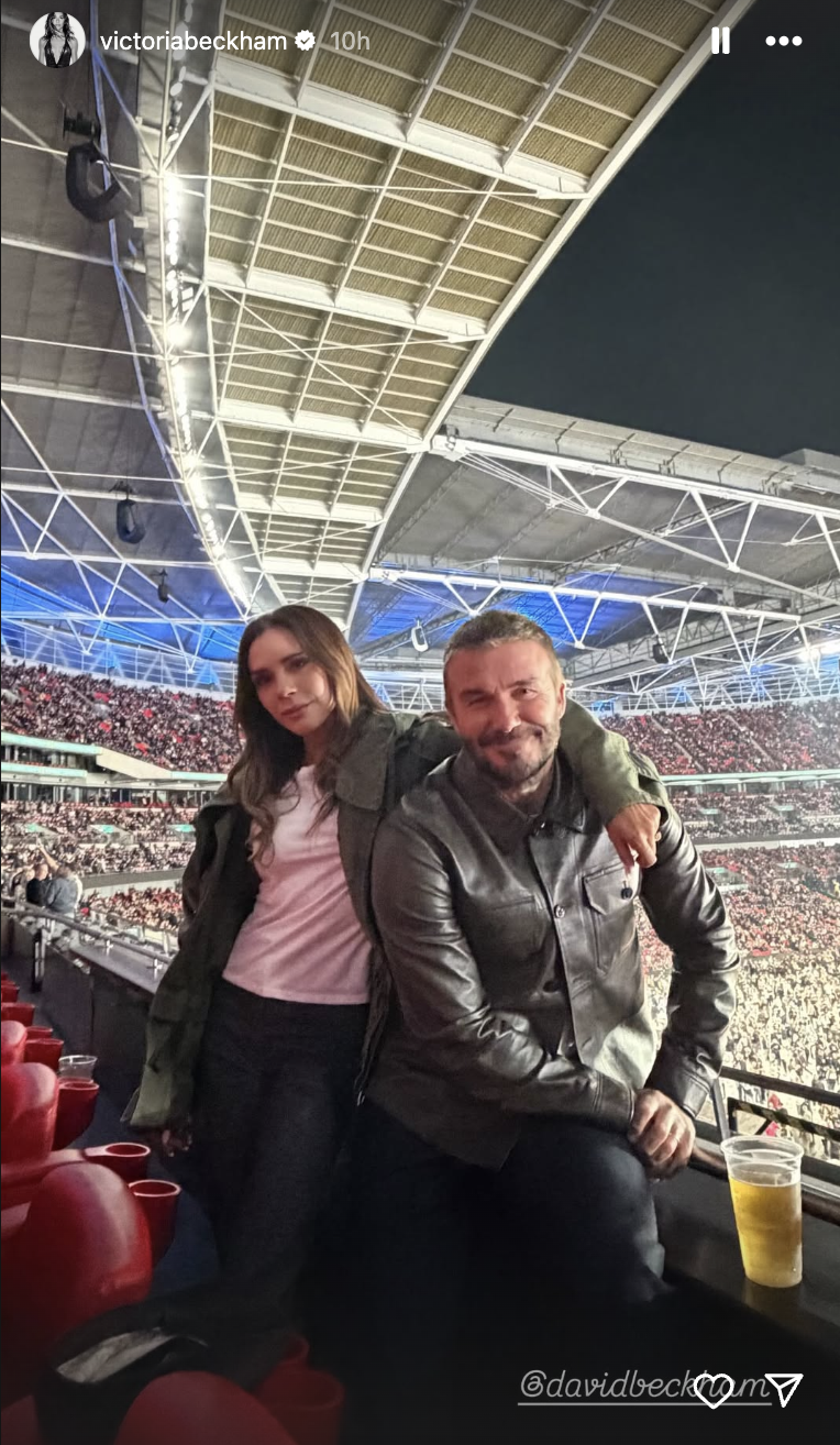 David Beckham ôm con gái Harper thắm thiết khi đi xem concert, nhan sắc đời thường của tiểu thư tài phiệt gây sốt- Ảnh 5. David Beckham ôm con gái Harper thắm thiết khi đi xem concert, nhan sắc đời thường của tiểu thư tài phiệt gây sốt- Ảnh 5.