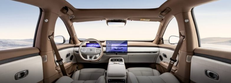 H&atilde;ng xe x&acirc;y nh&agrave; m&aacute;y tại Huế ra mắt sedan điện sạc nhanh trong 12 ph&uacute;t: Một lần sạc đi 630 km, gi&aacute; khởi điểm hơn 400 triệu đồng- Ảnh 3.