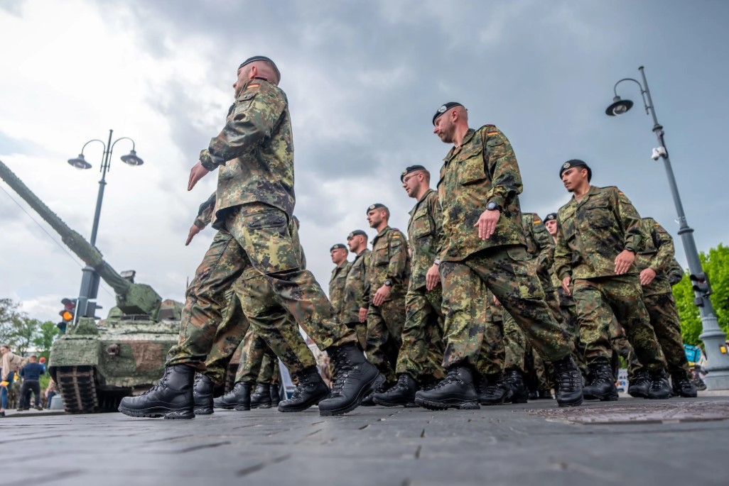 Lữ đoàn đồn trú nước ngoài đầu tiên của Đức sau 80 năm: Lập 'bí kíp chiến tranh' từ xung đột Nga-Ukraine- Ảnh 1.