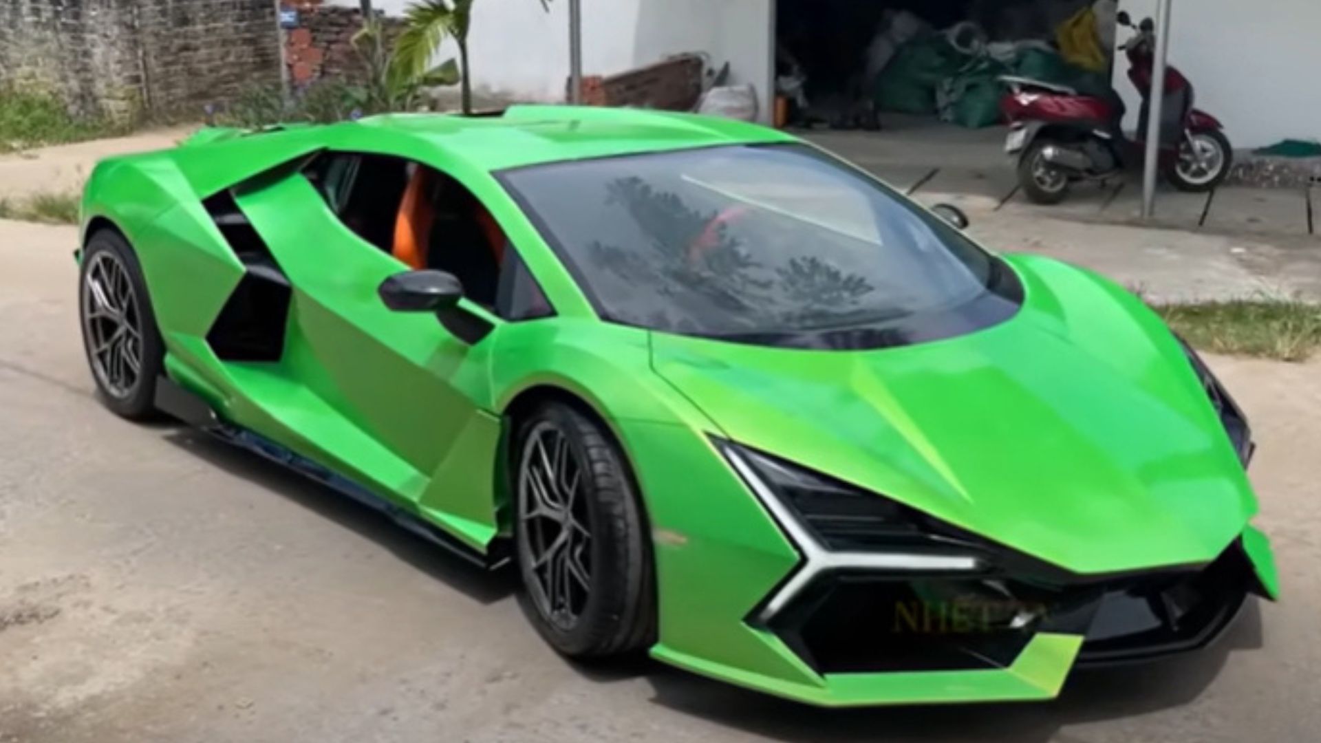 Biến chiếc Nissan cũ hỏng thành Lamborghini Revuelto, các thợ xe Việt Nam được thế giới ngả mũ khâm phục- Ảnh 11.