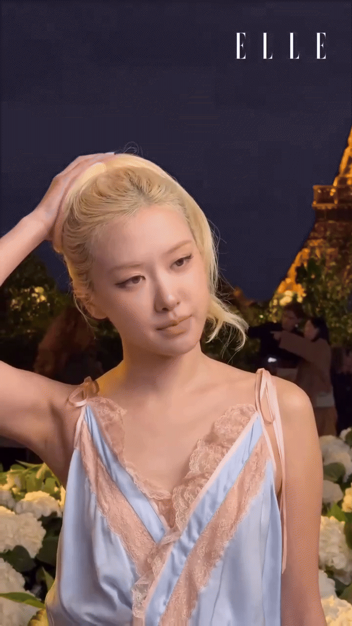 Rosé mặc váy ngủ đến show Saint Laurent hội ngộ bà xã Justin Bieber: Gặp sự cố bất ngờ vẫn sexy dữ dội- Ảnh 3. Rosé mặc váy ngủ đến show Saint Laurent hội ngộ bà xã Justin Bieber: Gặp sự cố bất ngờ vẫn sexy dữ dội- Ảnh 3.