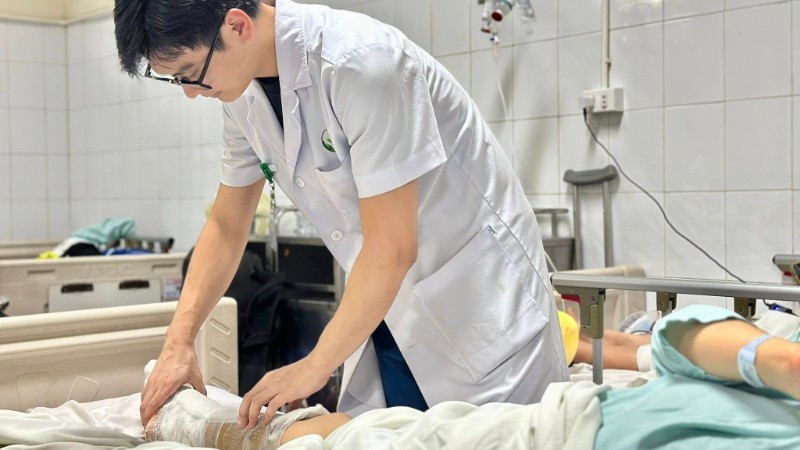 Nhiều Điểm Tại Hà Nội Ngập Nặng, Loạt Bệnh Viện Lớn Dừng Khám Ngoại Trú- Ảnh 1. Nhiều Điểm Tại Hà Nội Ngập Nặng, Loạt Bệnh Viện Lớn Dừng Khám Ngoại Trú- Ảnh 1.