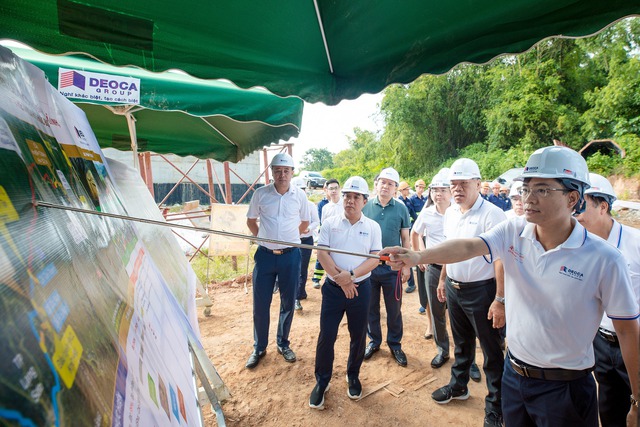 Hơn 3.300 người làm xuyên Quốc khánh, cùng 1.468 thiết bị được huy động cho dự án 23.000 tỷ đồng của Đèo Cả - Ảnh 1. Hơn 3.300 người làm xuyên Quốc khánh, cùng 1.468 thiết bị được huy động cho dự án 23.000 tỷ đồng của Đèo Cả - Ảnh 1.