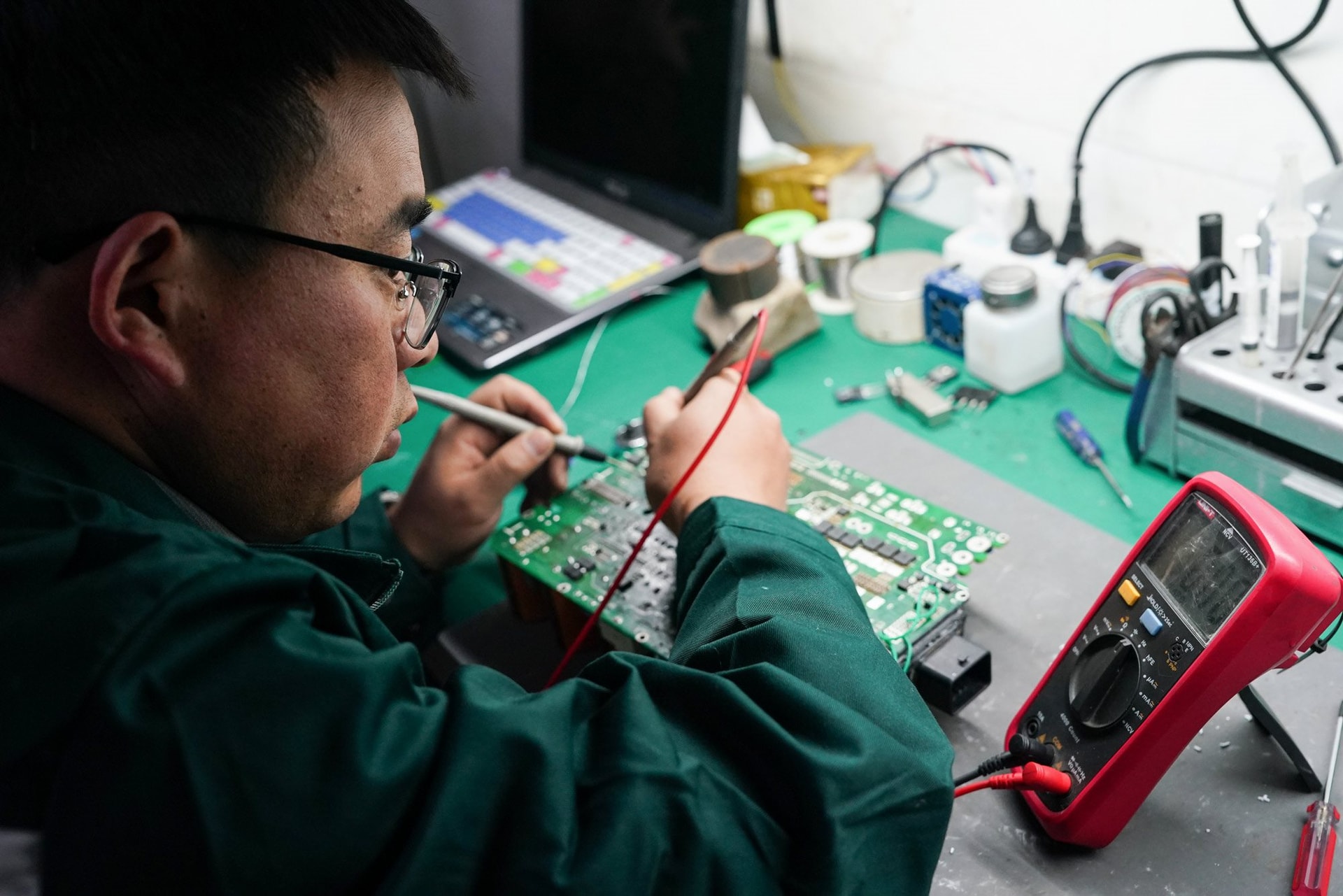 Trung Quốc thiếu hơn 1 triệu thợ sửa xe điện, 75% thợ không đủ tiêu chuẩn: Cuộc khủng hoảng thầm lặng cho nỗ lực xanh hóa ngành ô tô - Ảnh 4.