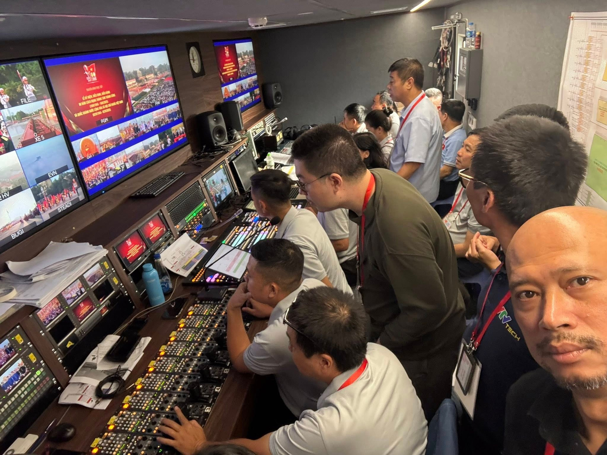 Hồ sơ ê-kíp đứng sau thước phim mãn nhãn ở Lễ diễu binh, diễu hành 2/9 - Ảnh 2.