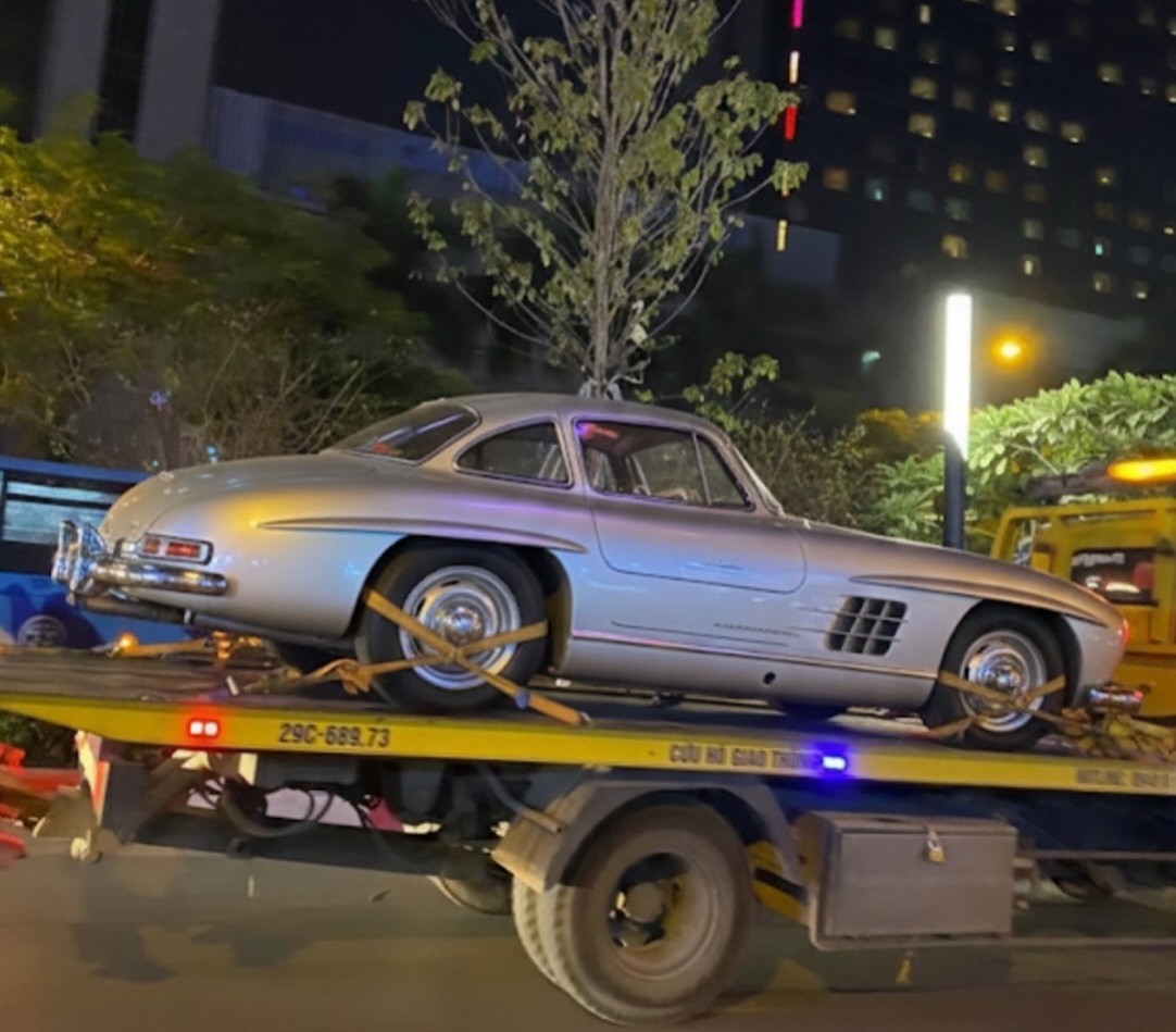 Mercedes-Benz 300 SL triệu đô bất ngờ xuất hiện tại Việt Nam, CĐM lập tức gọi tên một người xứng đáng làm chủ nhân siêu phẩm - Ảnh 2.