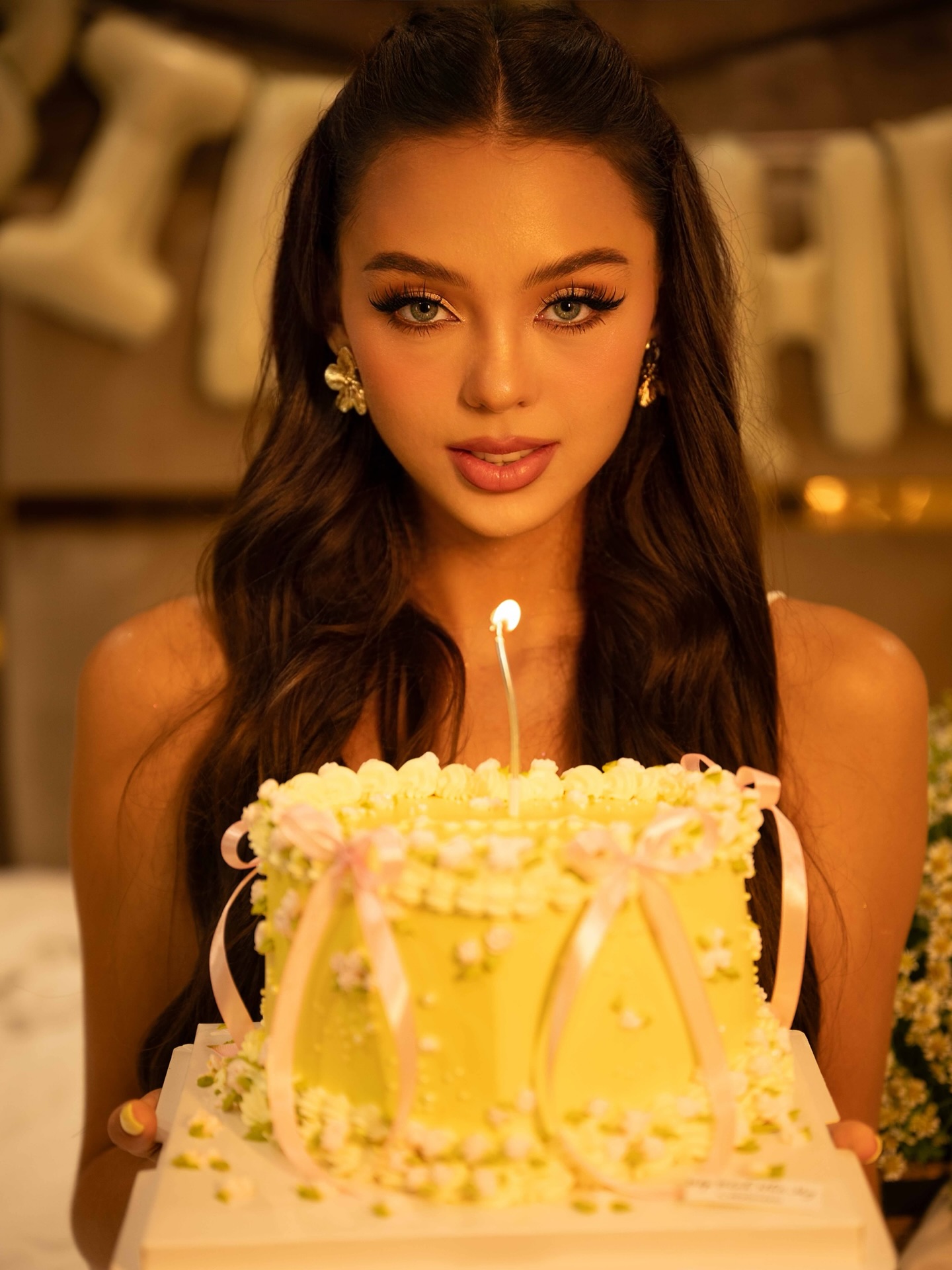 Ảnh nét căng: Gia đình Bùi Tiến Dũng “gấp 3 visual”, vợ mẫu Tây chiếm trọn spotlight, netizen: Xinh đẹp nhất dàn WAGs Việt!- Ảnh 12. Ảnh nét căng: Gia đình Bùi Tiến Dũng “gấp 3 visual”, vợ mẫu Tây chiếm trọn spotlight, netizen: Xinh đẹp nhất dàn WAGs Việt!- Ảnh 12.
