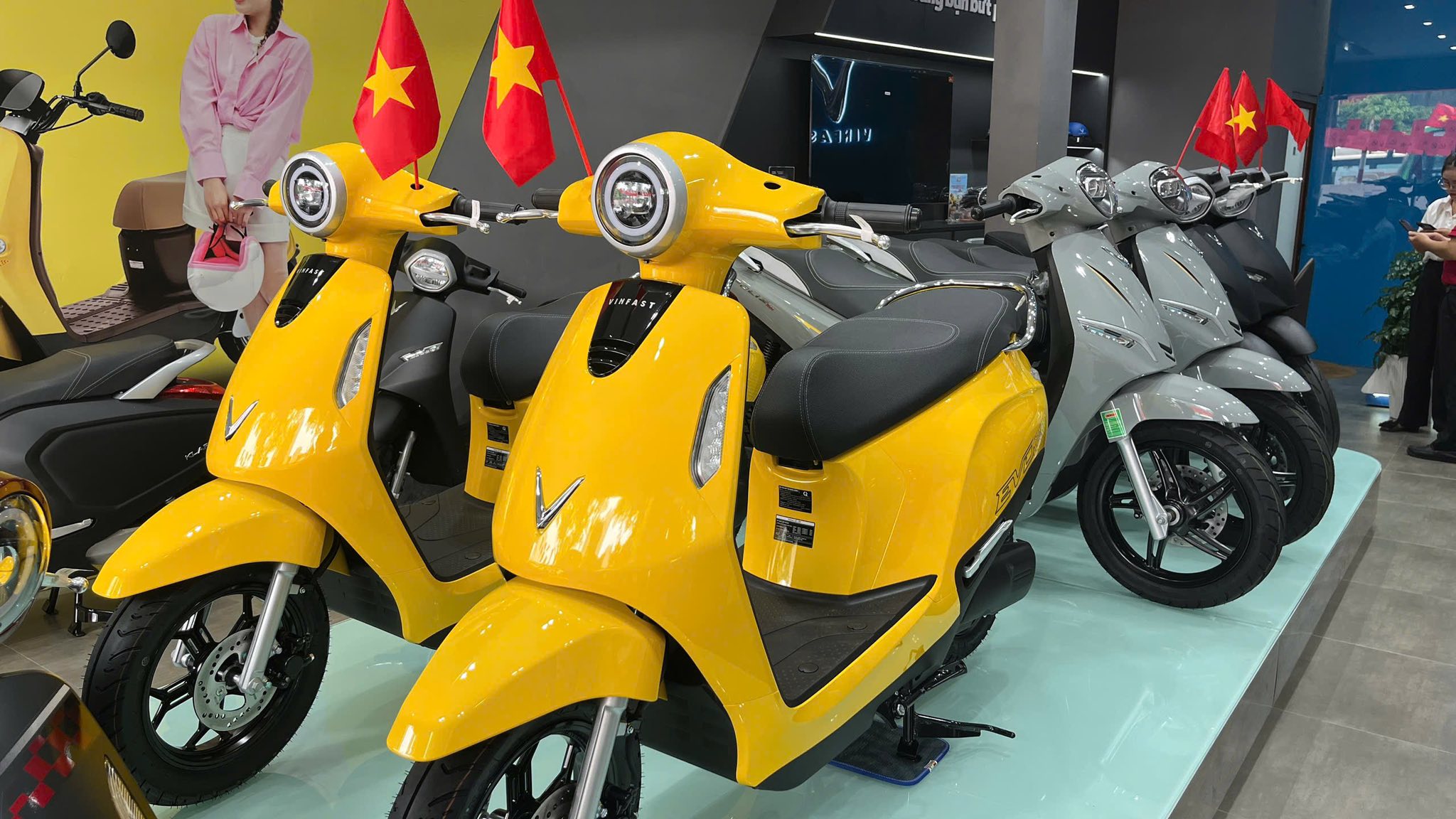 VinFast Evo Grand đi xa, cốp siêu lớn đã về đại lý: Niêm yết 21 triệu nhưng có thể mua với giá 18,5 triệu - Ảnh 1.