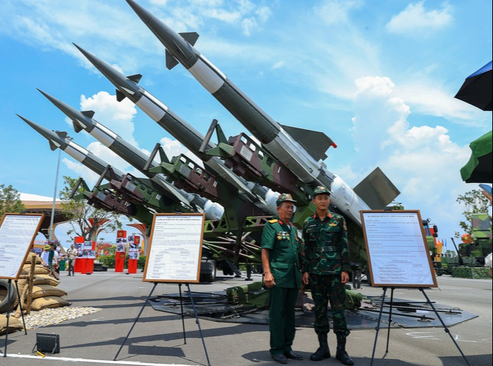 Tên lửa phòng không TLDK-35 lộ diện ở công trình top 10 thế giới: "Made by Vietnam", tốc độ tới 4.320km/h - Ảnh 1.