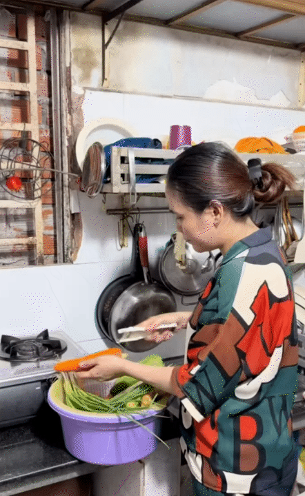 Vợ đảm miền Tây chi 150k nuôi 7 người ăn ngon mỗi ngày, vẫn khéo tích cóp mua vàng khiến ai cũng nể phục- Ảnh 1. Vợ đảm miền Tây chi 150k nuôi 7 người ăn ngon mỗi ngày, vẫn khéo tích cóp mua vàng khiến ai cũng nể phục- Ảnh 1.