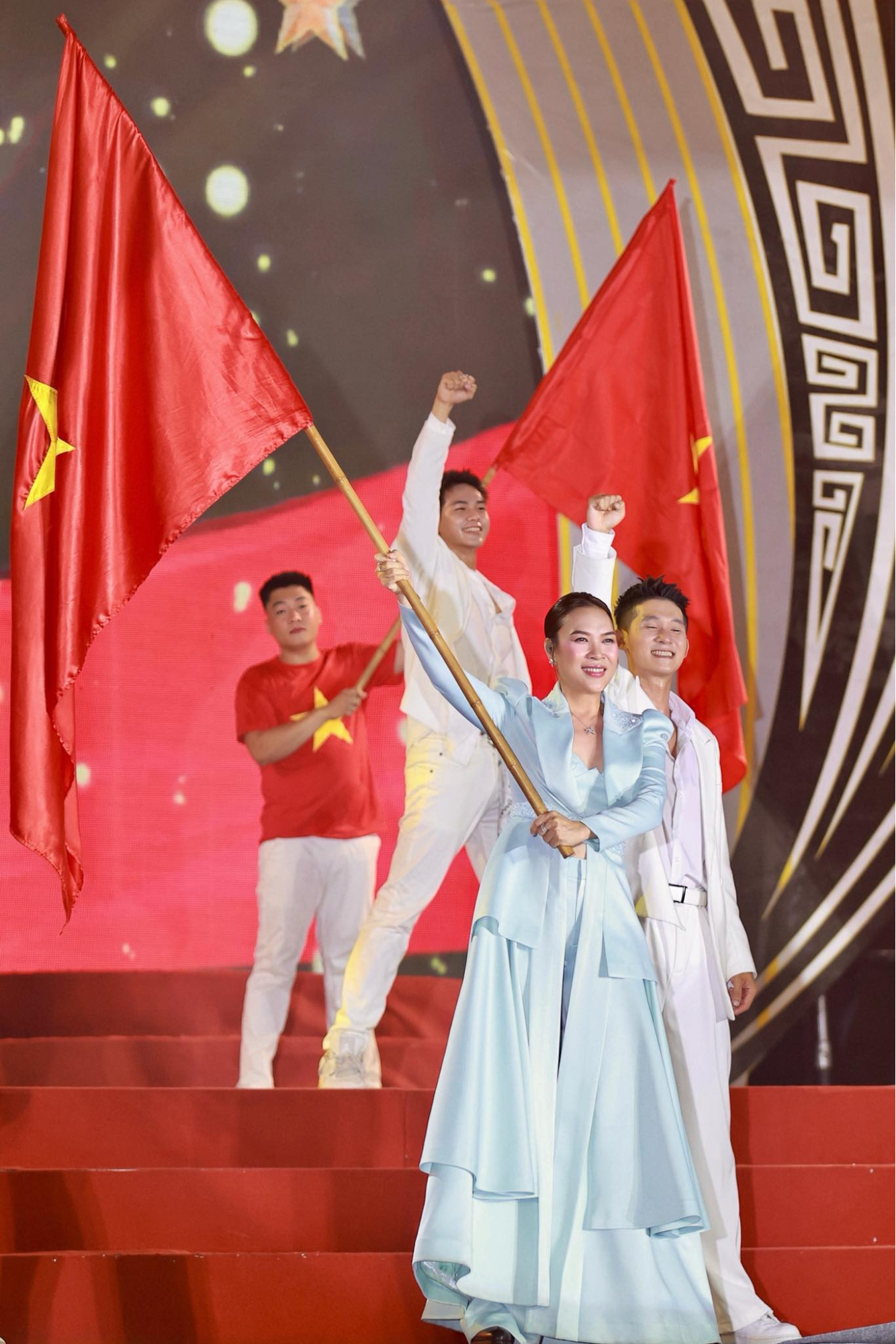 Chạy show Đại lễ như Mỹ T&acirc;m: Từ Mỹ Đ&igrave;nh đến Quảng trường Ba Đ&igrave;nh rồi Ninh B&igrave;nh, h&aacute;t ở đ&acirc;u &ldquo;g&acirc;y b&atilde;o&rdquo; ở đ&oacute;- Ảnh 5.