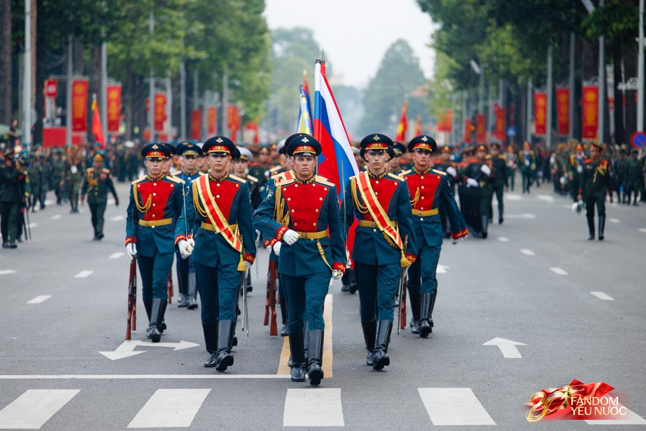 Tâm thư xúc động của khối trưởng quân nhân Nga: "Tôi thật sự muốn được ôm từng người và chụp chung một bức ảnh" - Ảnh 2. Tâm thư xúc động của khối trưởng quân nhân Nga: "Tôi thật sự muốn được ôm từng người và chụp chung một bức ảnh" - Ảnh 2.