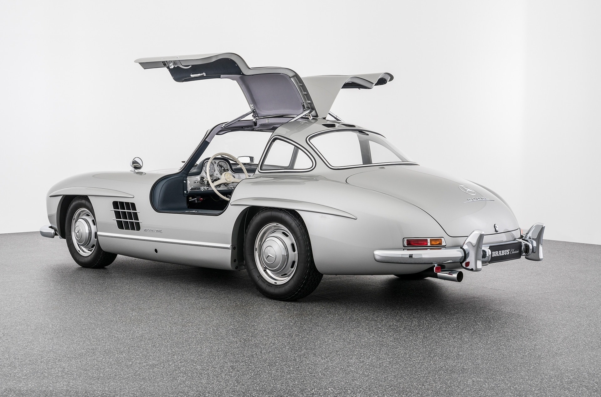 Mercedes-Benz 300 SL triệu đô bất ngờ xuất hiện tại Việt Nam, CĐM lập tức gọi tên một người xứng đáng làm chủ nhân siêu phẩm - Ảnh 13.
