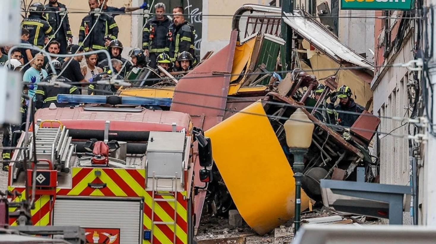 Tuyến tàu điện nổi tiếng Bồ Đào Nha gặp sự cố, nhiều người thương vong - Ảnh 1.