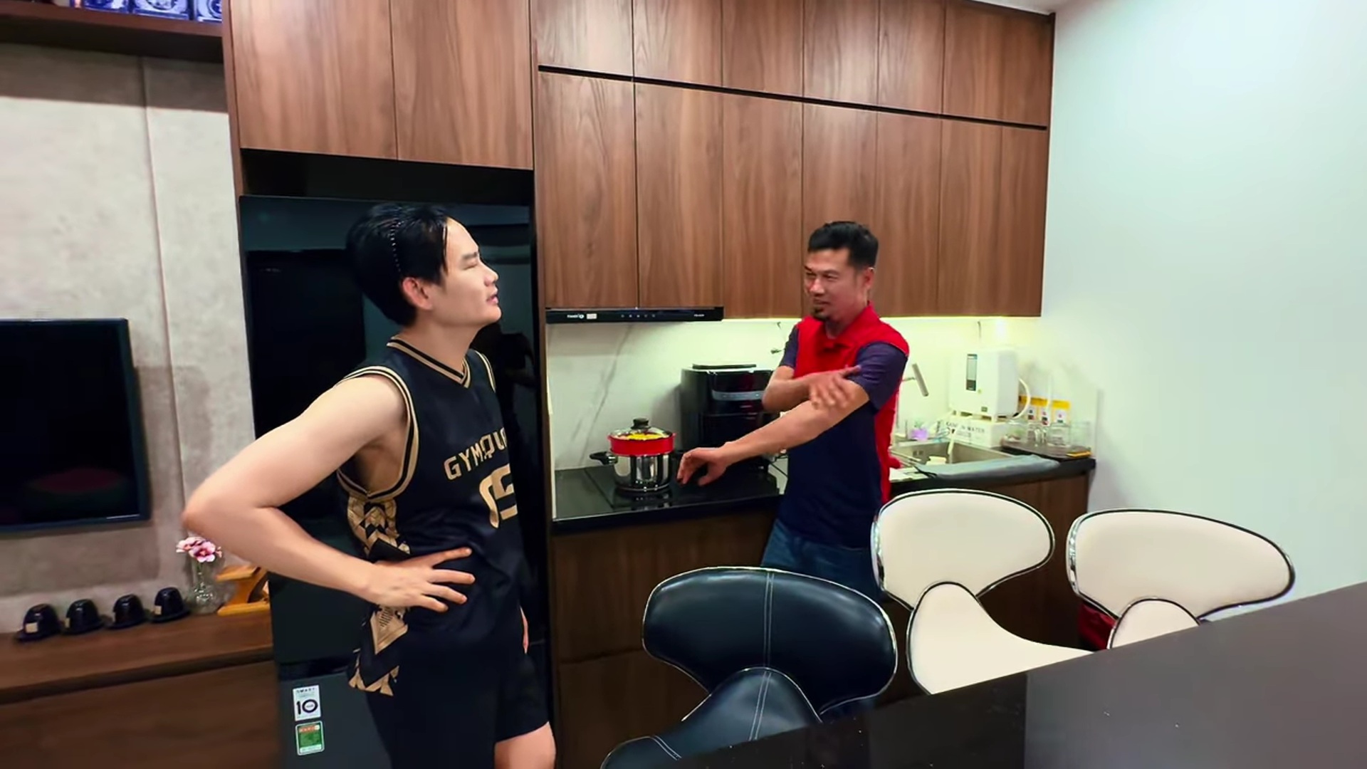 Nam MC VTV xây nhà bề thế ở trung tâm TP.HCM, vợ nói: "Chôn vàng dưới đất giờ lấy ra xây"- Ảnh 2.
