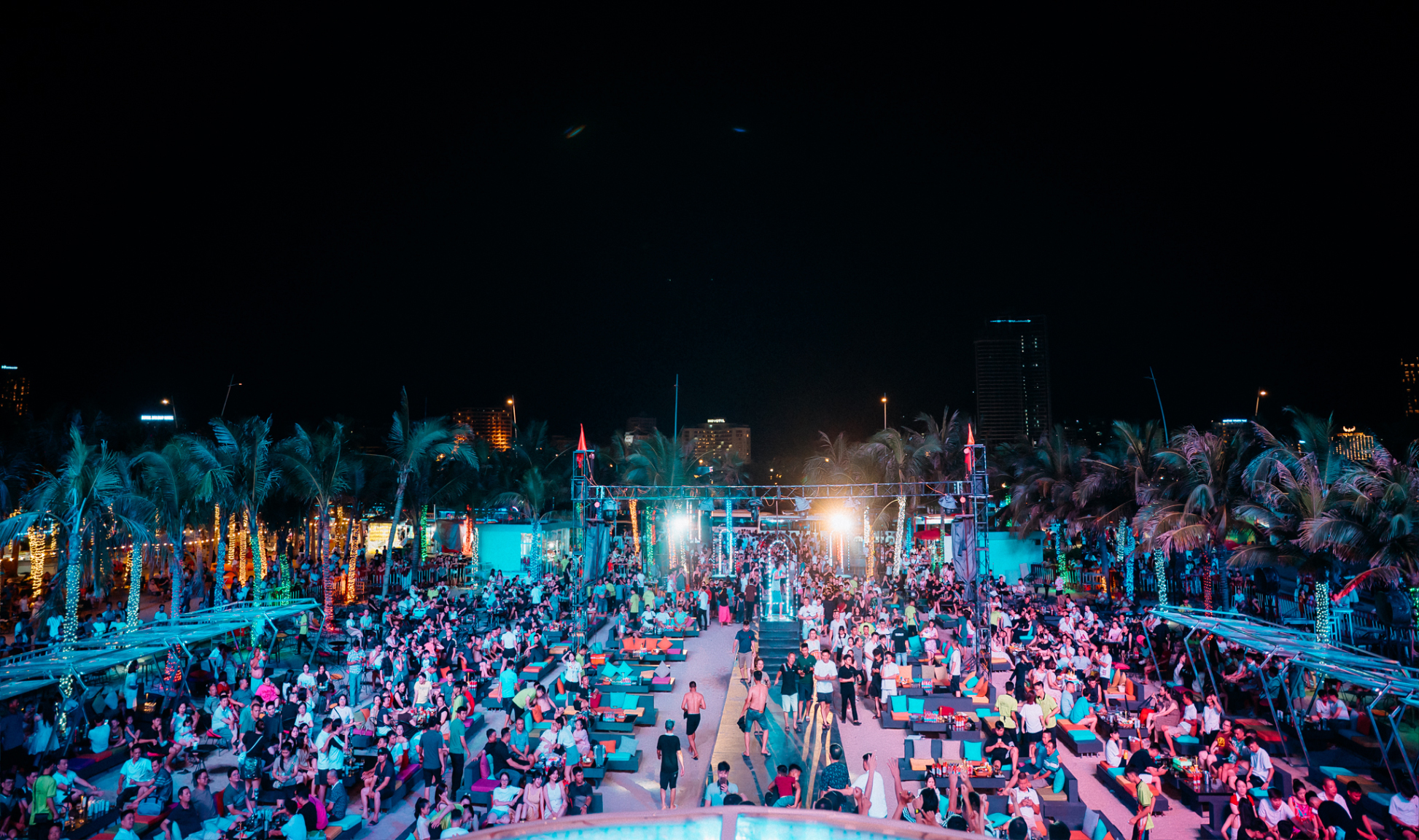 Khởi tố chủ quán bar Bistro Fou Beach Club liên quan vụ 5 nhân viên làm thêm bị điện giật - Ảnh 1.