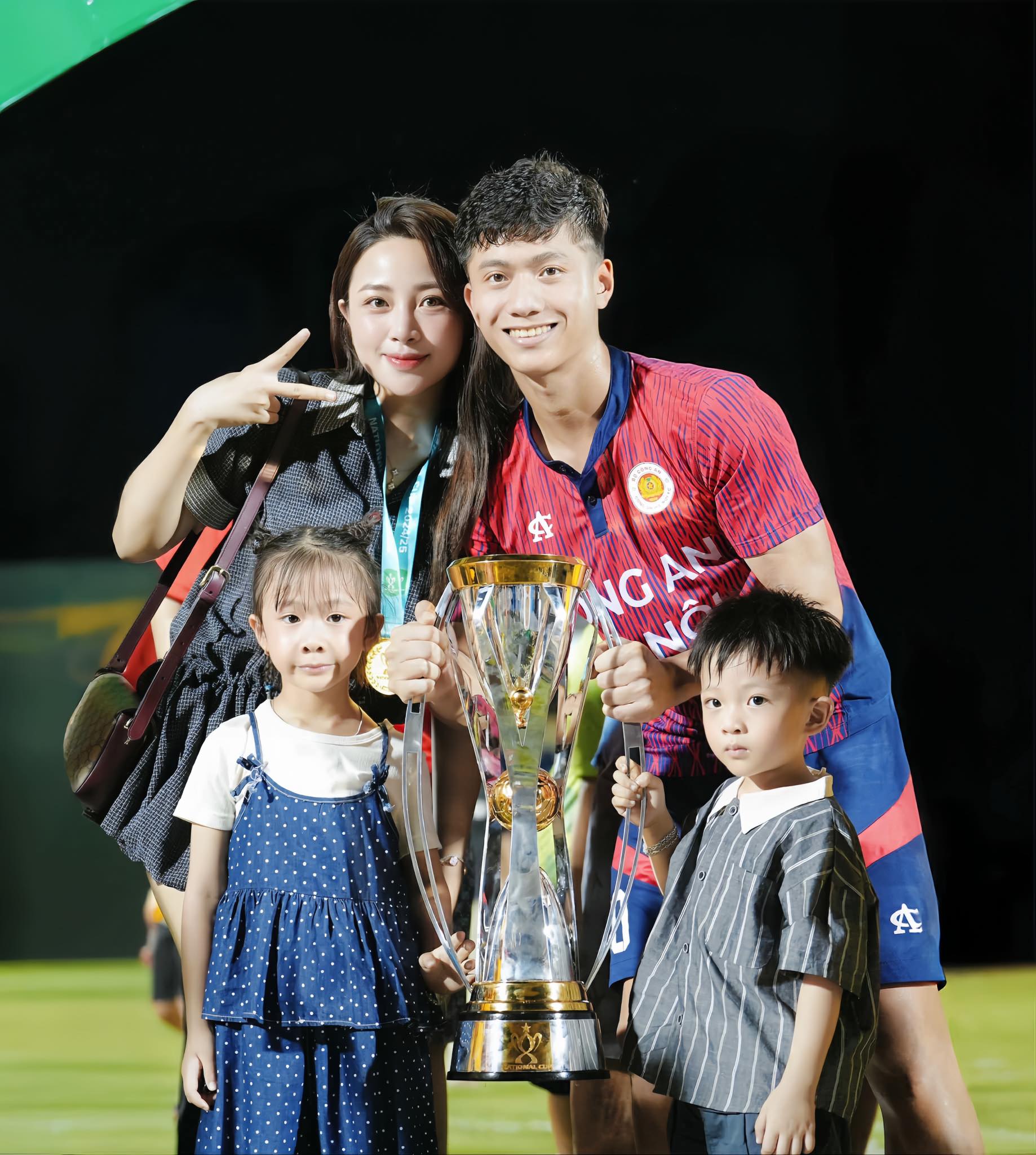 Cô giáo mầm non cưới cầu thủ nổi tiếng, về làm bà chủ khách sạn, mẹ 2 con vẫn xinh xuất sắc, body nóng bỏng- Ảnh 19. Cô giáo mầm non cưới cầu thủ nổi tiếng, về làm bà chủ khách sạn, mẹ 2 con vẫn xinh xuất sắc, body nóng bỏng- Ảnh 19.