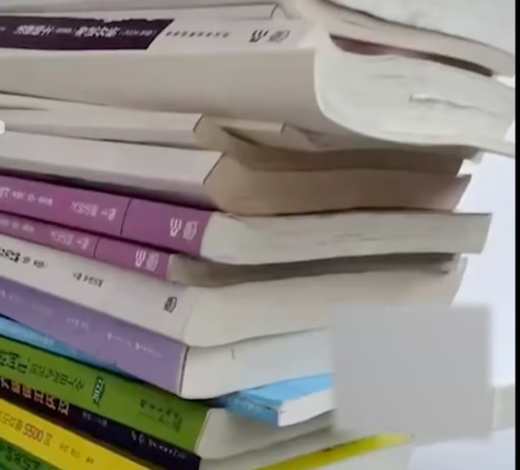 Mẹ đỗ Thạc sĩ sau khi ôn tập tài liệu của con trai trượt Đại học - Ảnh 2.