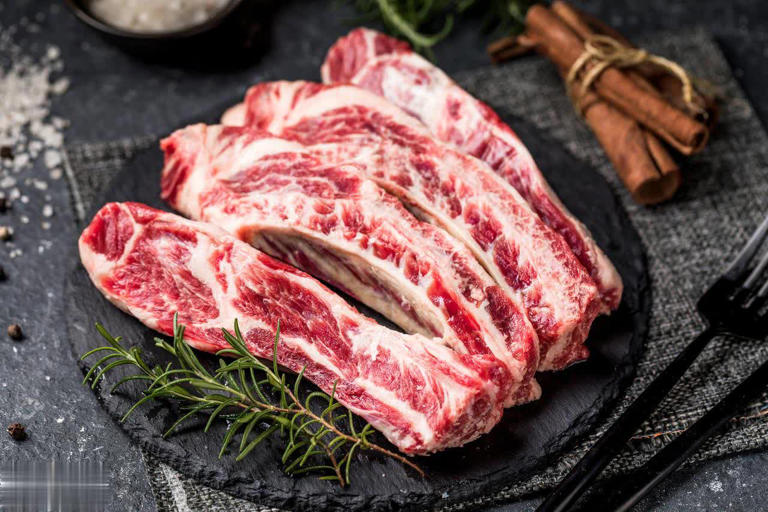Mua Thịt Bò Đừng Chọn Bừa: Dân Sành Ăn Chỉ Nhắm Đúng 3 Phần Này, Chế Biến Đúng Cách Thơm Ngon Gấp Bội- Ảnh 3. Mua Thịt Bò Đừng Chọn Bừa: Dân Sành Ăn Chỉ Nhắm Đúng 3 Phần Này, Chế Biến Đúng Cách Thơm Ngon Gấp Bội- Ảnh 3.