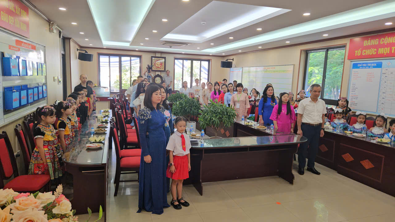 Ngôi trường có em bé hát Quốc ca trong lễ khai giảng năm học mới - Ảnh 5. Ngôi trường có em bé hát Quốc ca trong lễ khai giảng năm học mới - Ảnh 5.