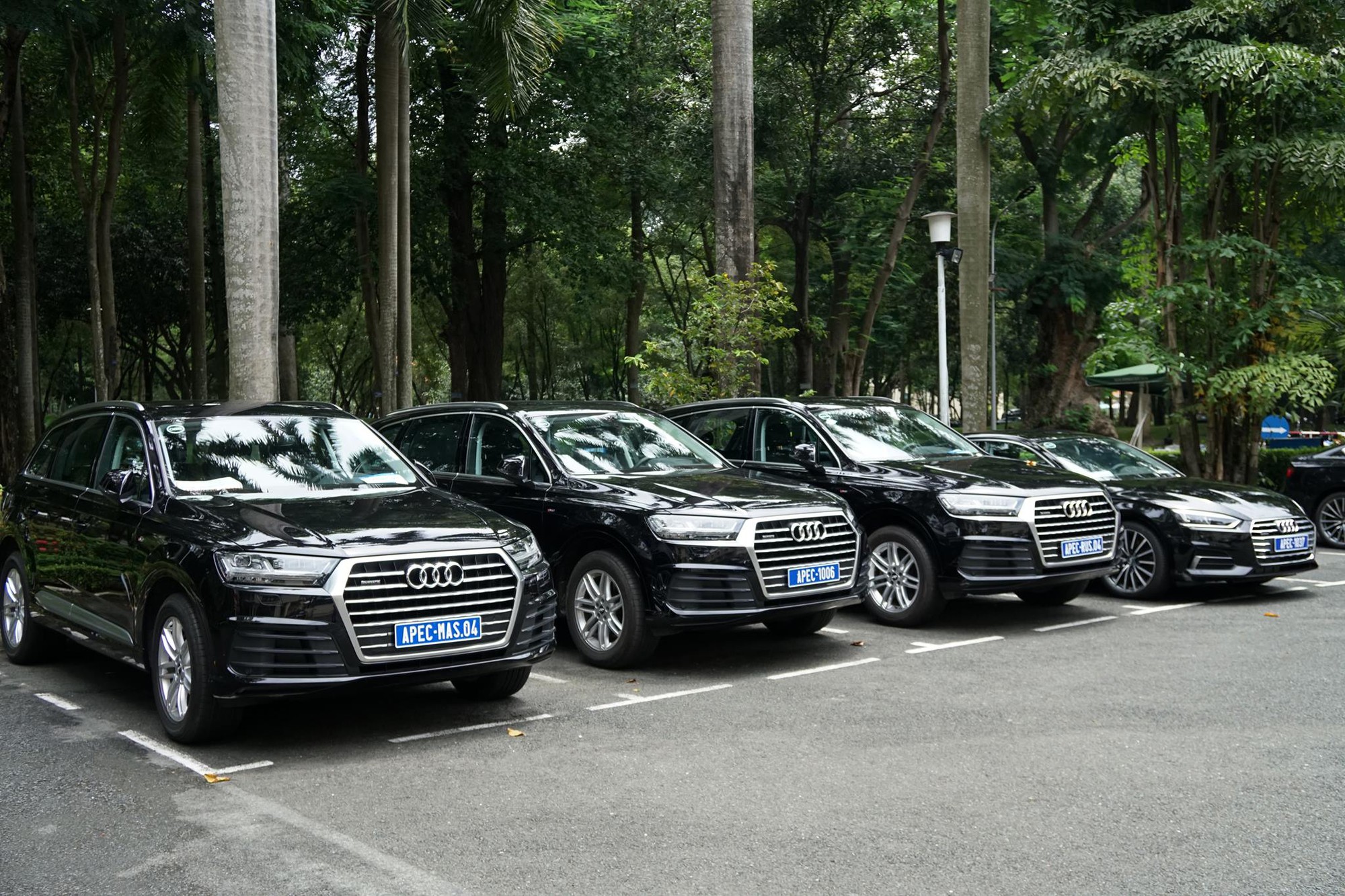 Các hãng xe làm bản giới hạn cho Việt Nam: Từ xe phổ thông đến siêu sang, có mẫu duy nhất một chiếc toàn thế giới - Ảnh 11.