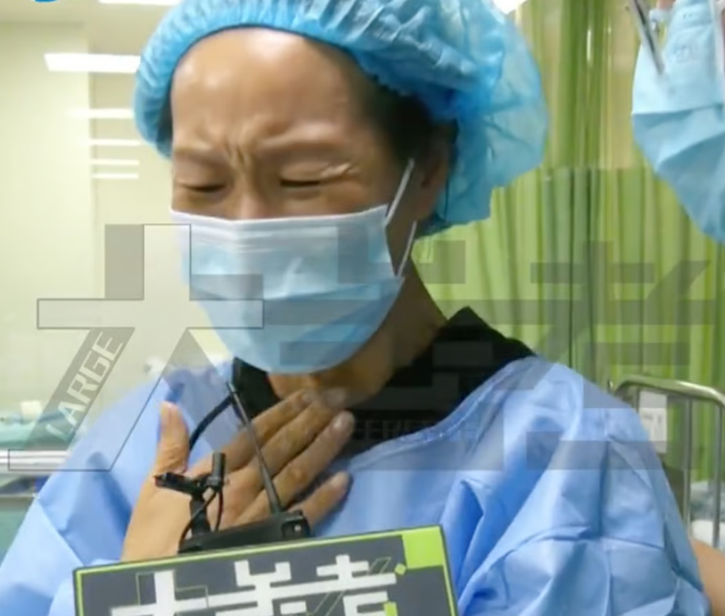 Cậu bé 13 tuổi nặng 15kg viết thư xin mẹ dừng điều trị vì đau đớn - Ảnh 3.