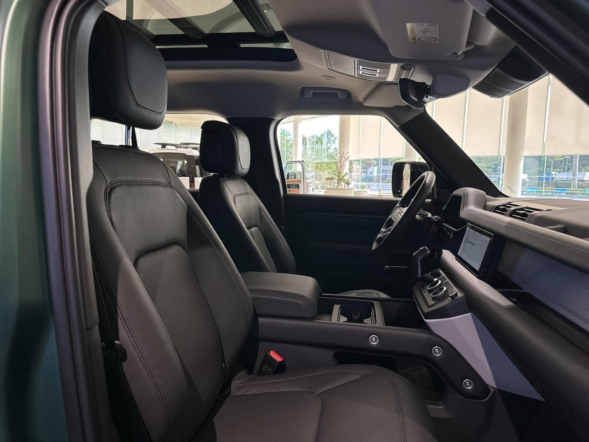 Các hãng xe làm bản giới hạn cho Việt Nam: Từ xe phổ thông đến siêu sang, có mẫu duy nhất một chiếc toàn thế giới - Ảnh 35.