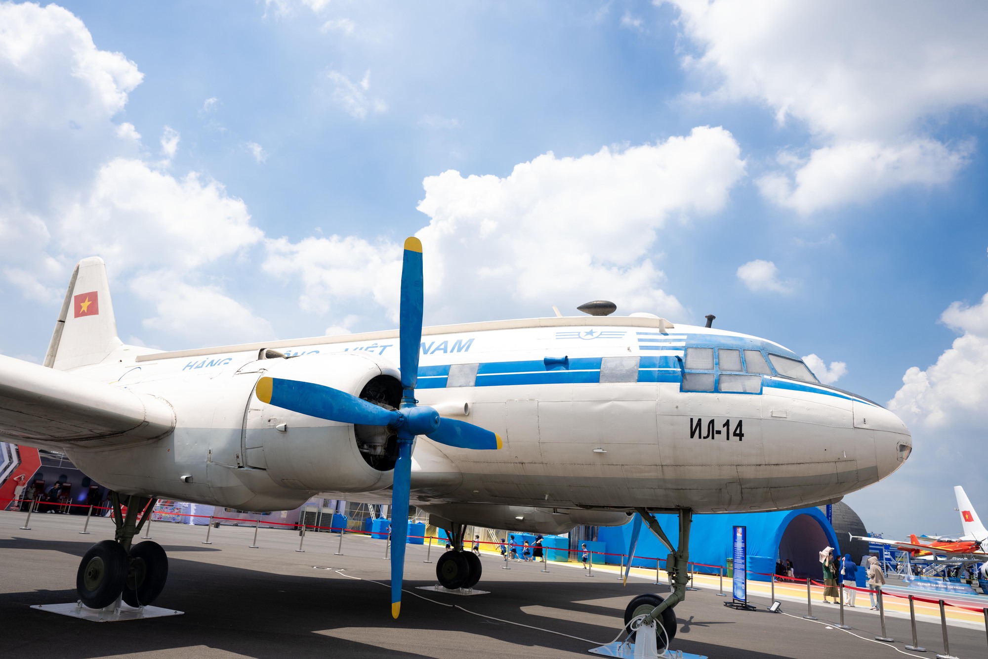 Cận cảnh huyền thọai IL - 14: Chiếc chuyên cơ đưa Bác Hồ bay khắp muôn nơi - Ảnh 2.