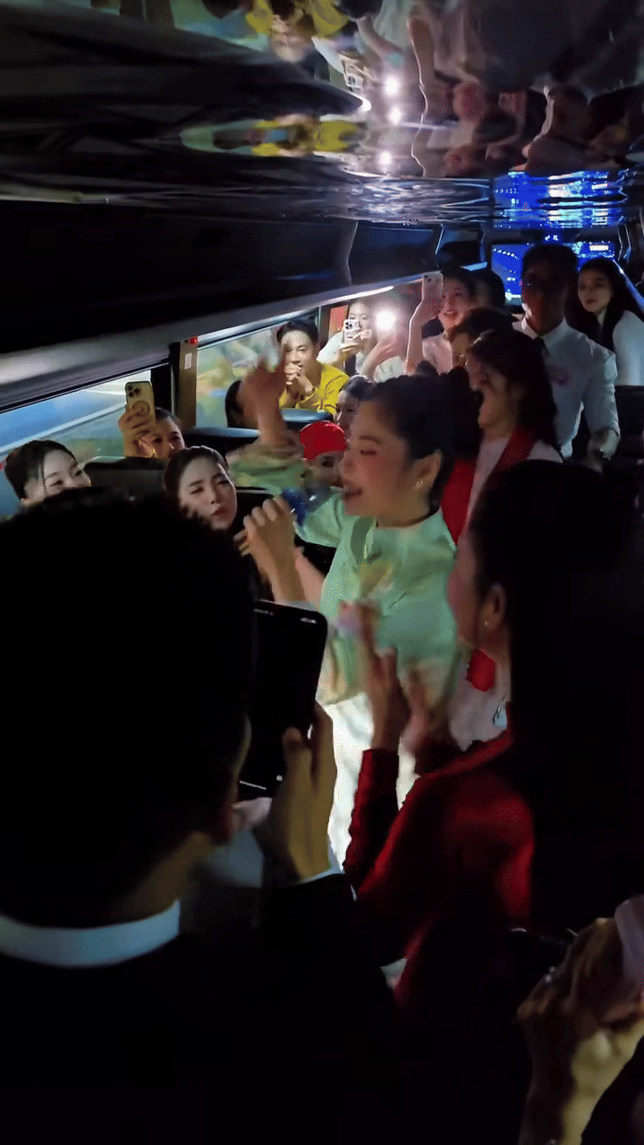 Chuyến xe “ồn” nhất A80: Hội sao Việt tưng bừng mở mini concert quốc gia, MONO “nhạc nào cũng nhảy”- Ảnh 5.