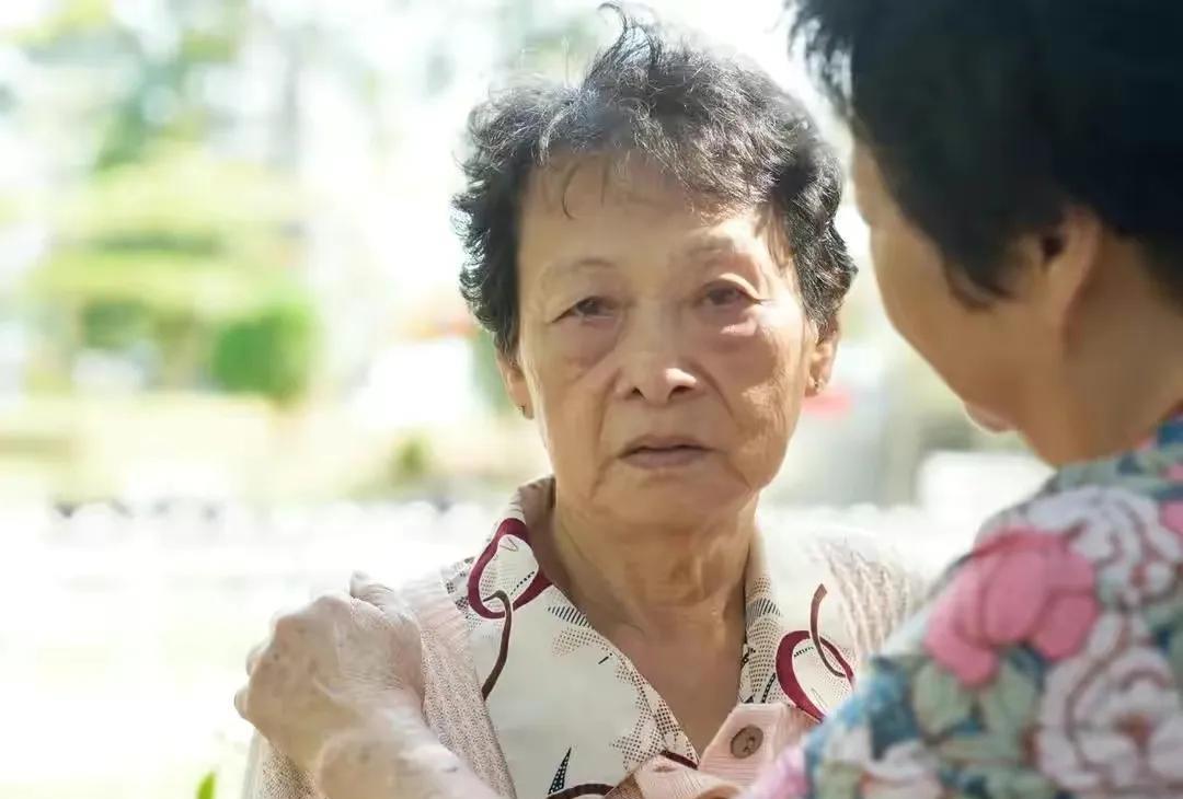 Mẹ chuyển hết 6,2 tỷ đồng tiền đến bù đất cho con dâu, 6 con ruột trắng tay - Ảnh 1.