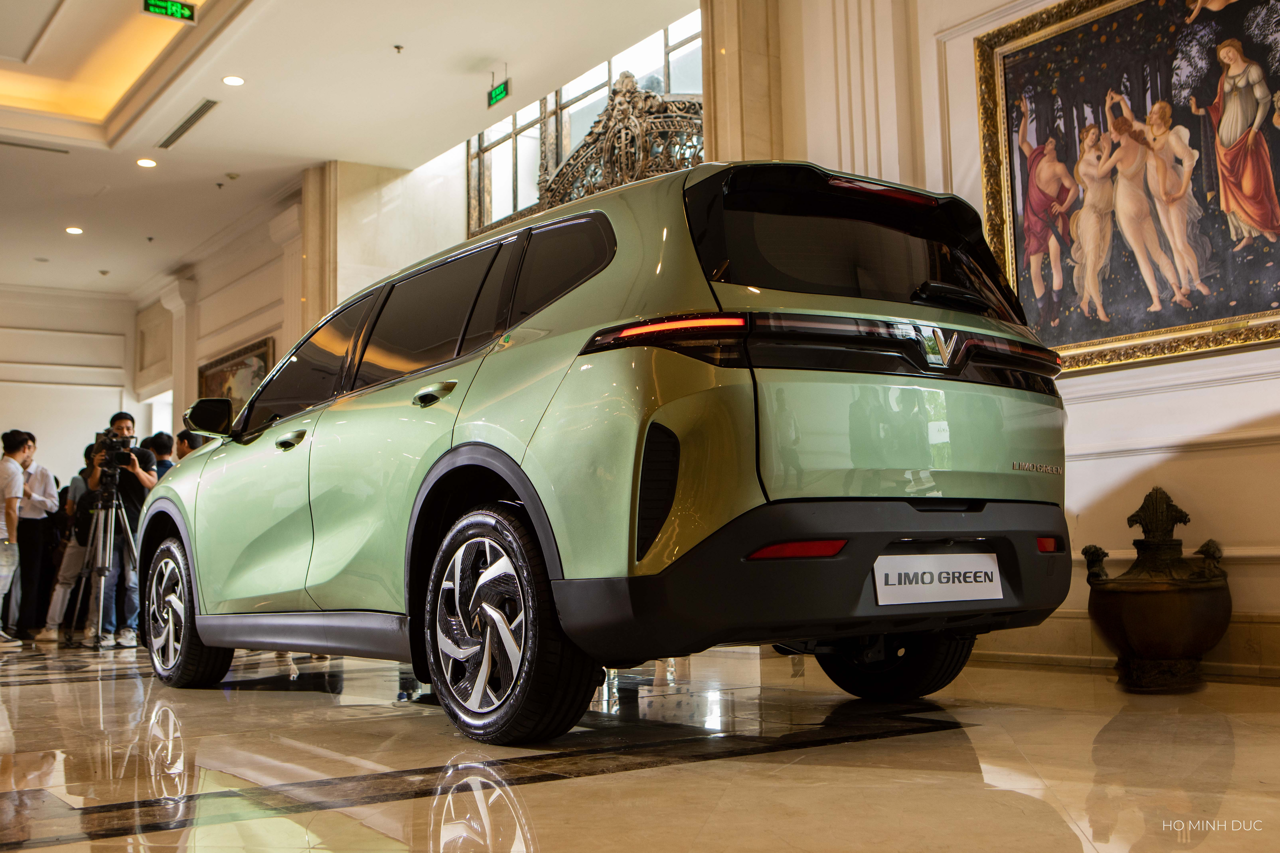 'Sinh sau đẻ muộn' nhưng VinFast Limo Green có cải tiến lần đầu thấy: Hiện đại không kém Tesla - Ảnh 5.