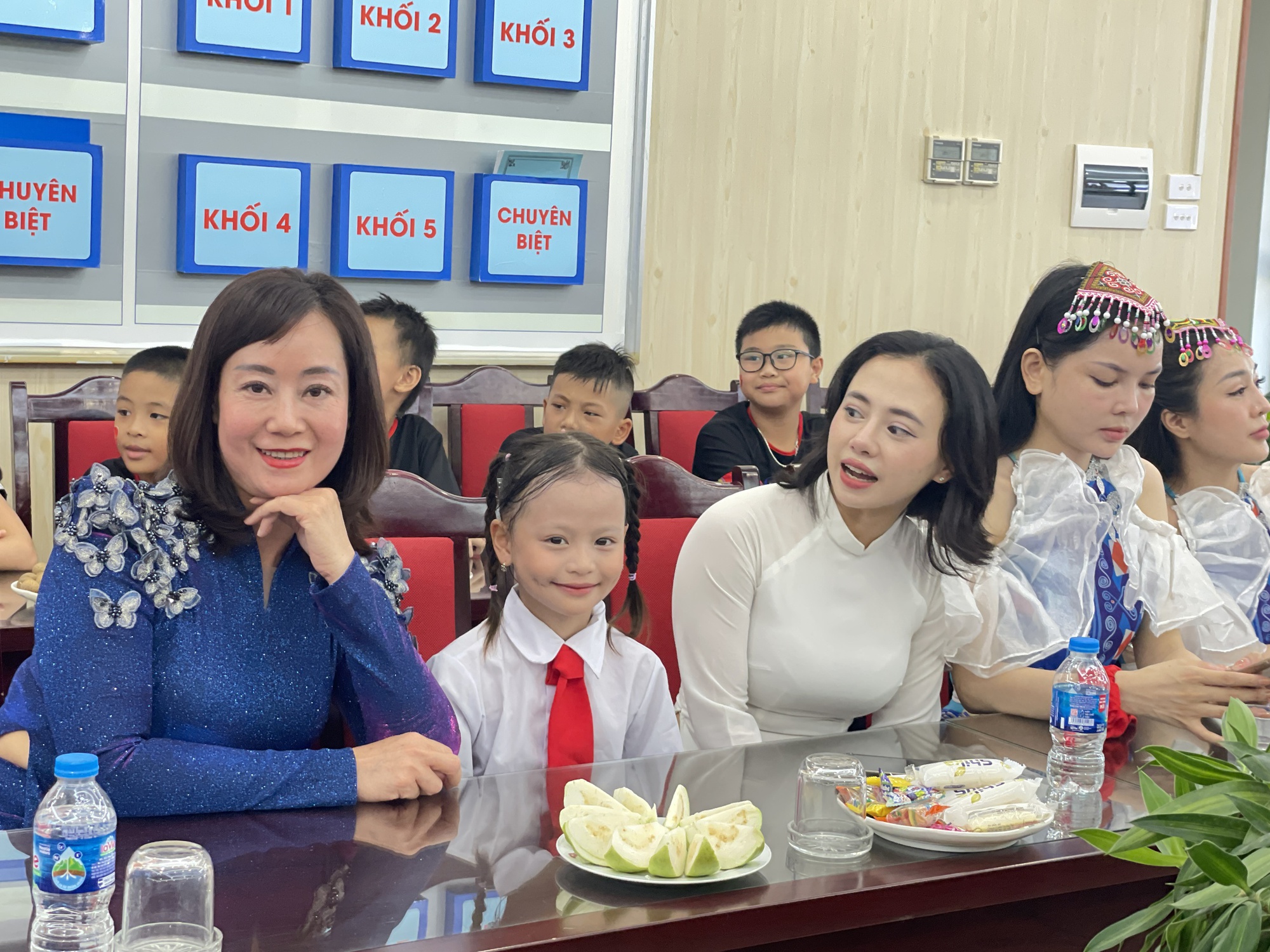 Ngôi trường có em bé hát Quốc ca trong lễ khai giảng năm học mới - Ảnh 3. Ngôi trường có em bé hát Quốc ca trong lễ khai giảng năm học mới - Ảnh 3.