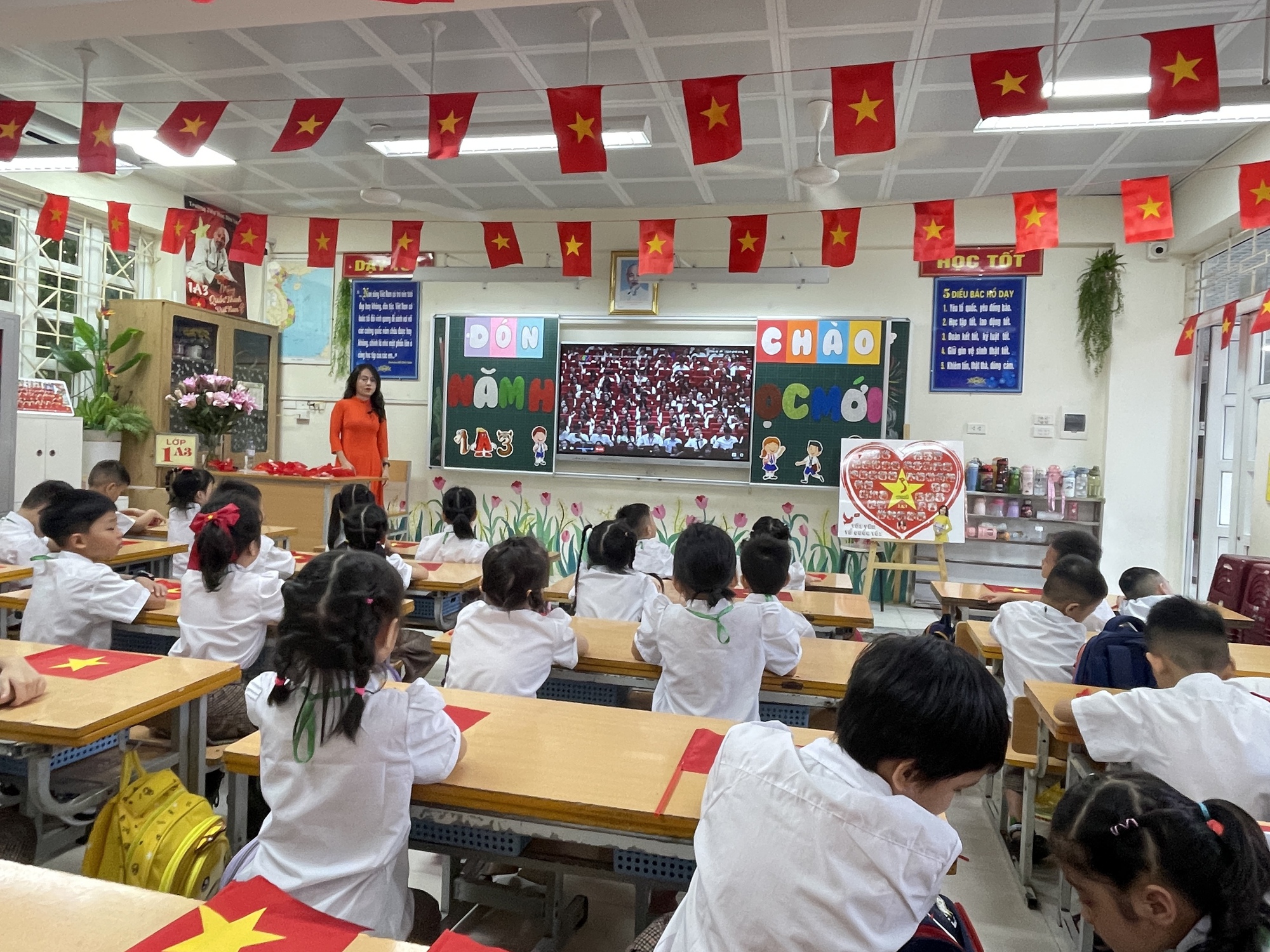 Ngôi trường có em bé hát Quốc ca trong lễ khai giảng năm học mới - Ảnh 11. Ngôi trường có em bé hát Quốc ca trong lễ khai giảng năm học mới - Ảnh 11.