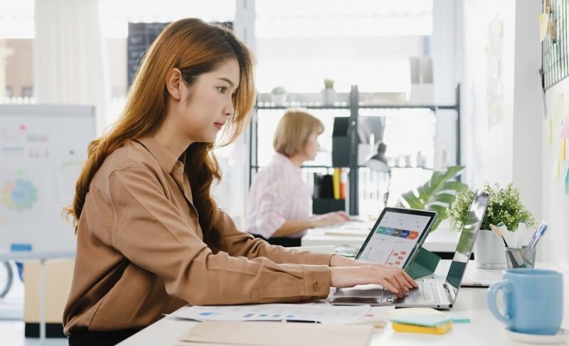 Cuộc sống khắc nghiệt của phụ nữ 40 tuổi: Từ đỉnh cao đến thất bại trong công việc - Ảnh 1. Cuộc sống khắc nghiệt của phụ nữ 40 tuổi: Từ đỉnh cao đến thất bại trong công việc - Ảnh 1.