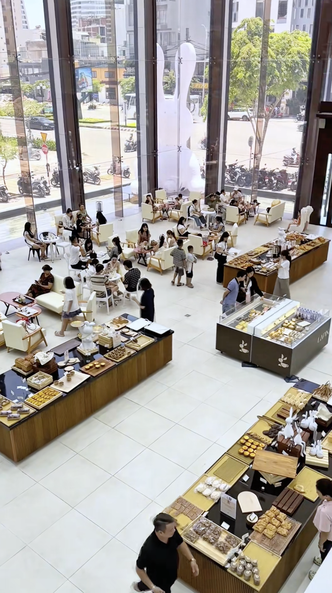 Phản hồi chính thức của tiệm bánh hot nhất Đà Nẵng sau việc để bánh lộ thiên, chất lượng không tương xứng- Ảnh 2.