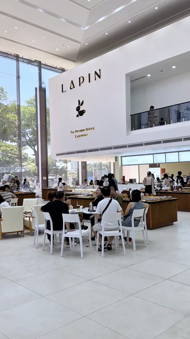 Phản hồi chính thức của tiệm bánh hot nhất Đà Nẵng sau việc để bánh lộ thiên, chất lượng không tương xứng- Ảnh 1.