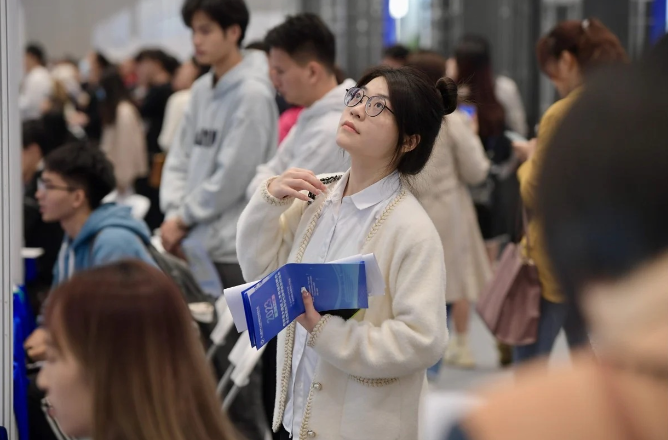 Sinh vi&ecirc;n ng&agrave;nh c&ocirc;ng nghệ nộp 150 đơn xin việc mới được nhận, nhưng ng&agrave;y ng&agrave;y thấp thỏm sợ bị b&atilde;o sa thải &lsquo;nhấn ch&igrave;m&rsquo;- Ảnh 3.